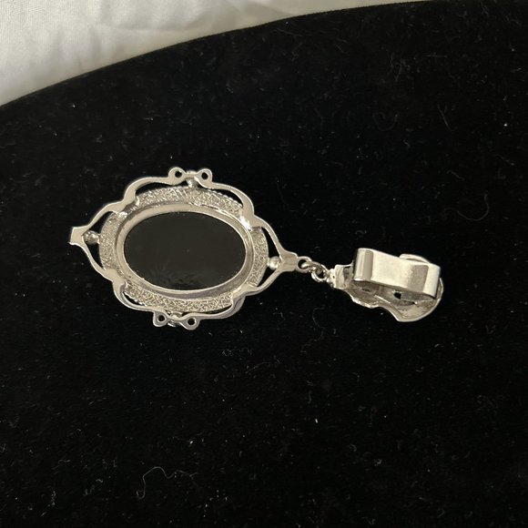 Whiting & Davis Silver Pendant with Large Hematite Cabochon on Chain Necklace - Picture 10 of 11